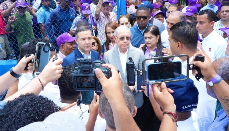 Danilo Medina ofrece declaraciones en la provincia Hermanas Mirabal.