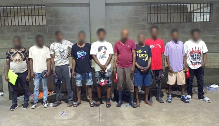 Indocumentados detenidos en operativos.