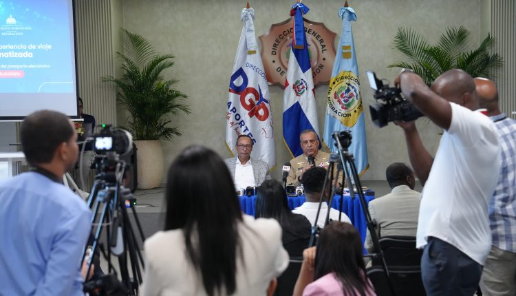 Directores de Migración y Pasaportes ofrecen detalles en servicios.
