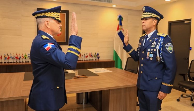 Juramentación del nuevo inspector general de la Policía.