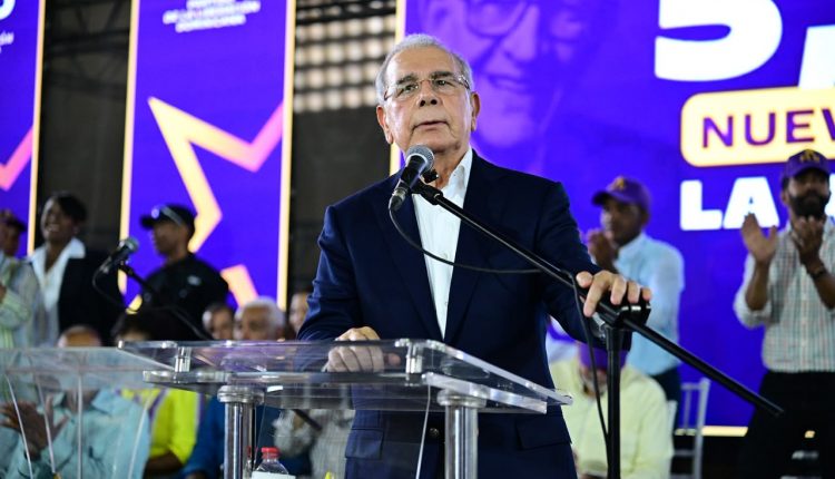 Danilo Medina habla en asamblea del PLD en Higüey.