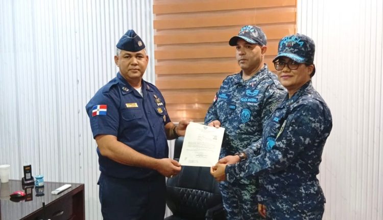 Autoridades policiales en La Vega.