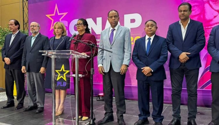 Cristina Lizardo y otros dirigentes del PLD.