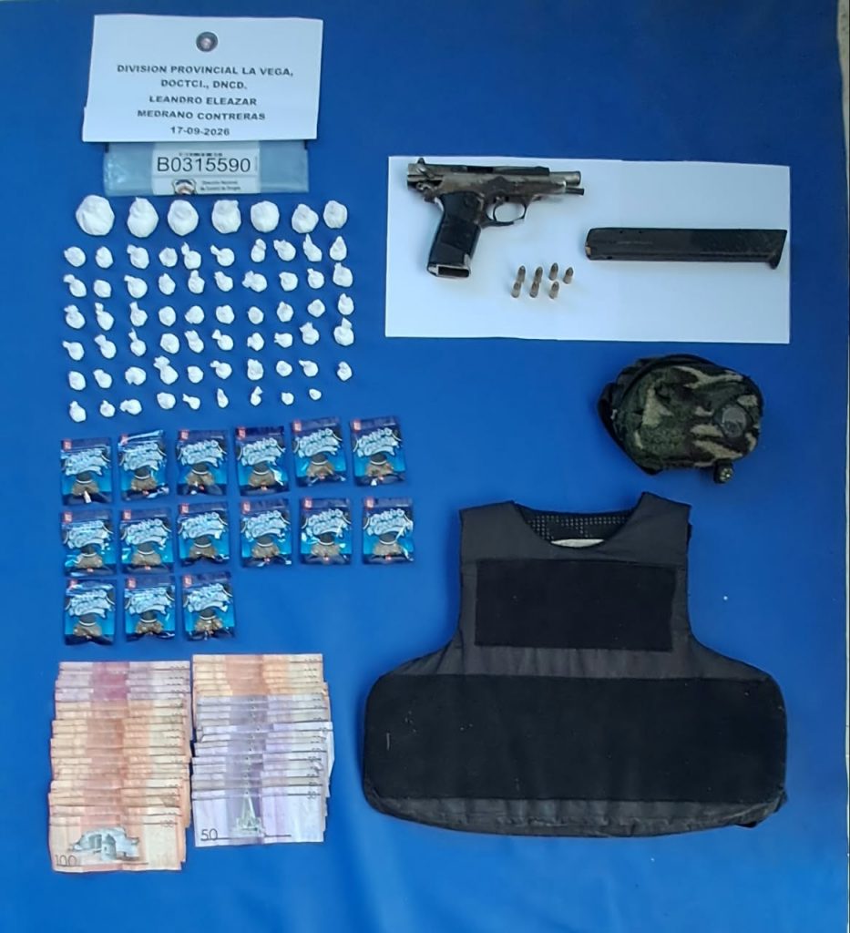 Droga y armas ocupadas en operativo en La Vega.