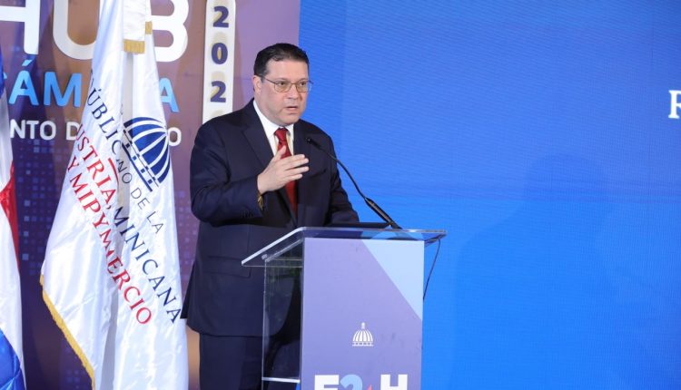 Eduardo Sanz Lovatón, ministro de Industria y Comercio.