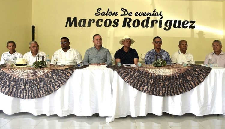 Reunión de Francisco Oliverio Espaillat Bencosme con productores de la provincia Valverde.