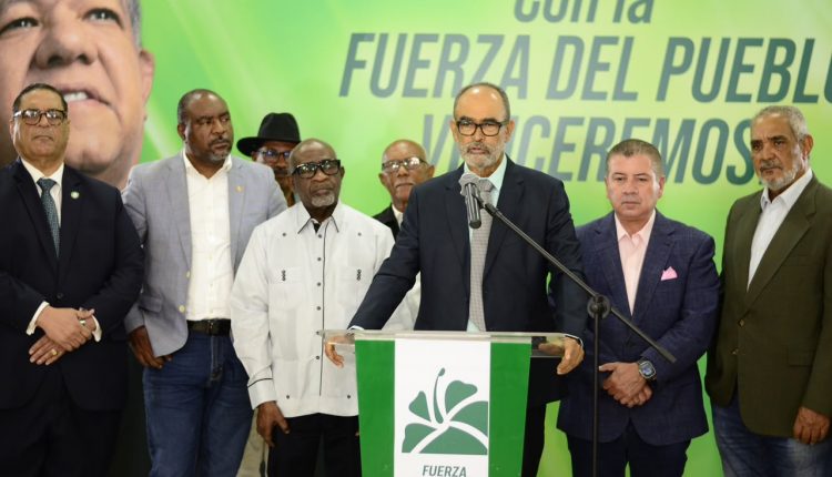 Héctor Acosta y otros dirigentes de la Fuerza del Pueblo.