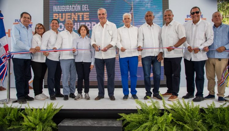 Inauguración de carretera en Peravia.