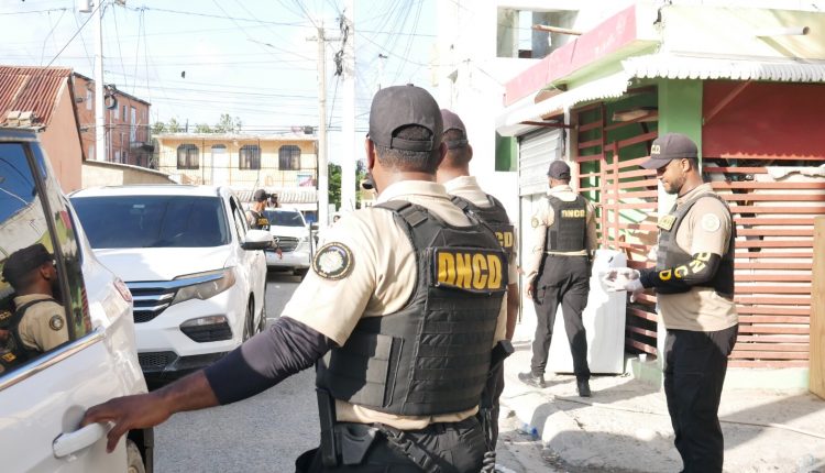 Intervención de agentes antidrogas en Boca Chica.