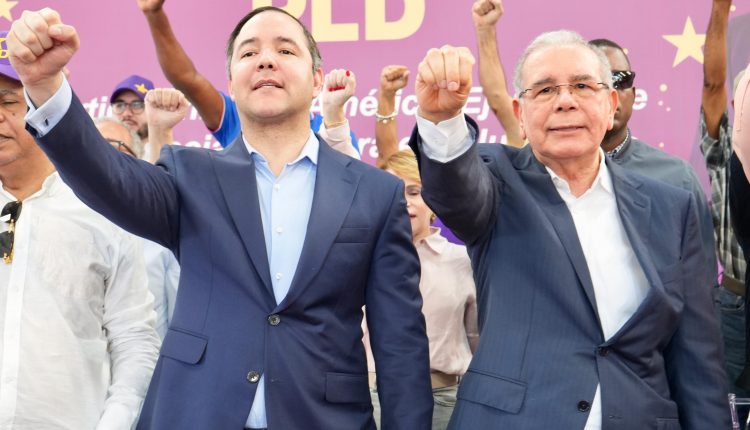 Johnny Pujols y Danilo Medina.