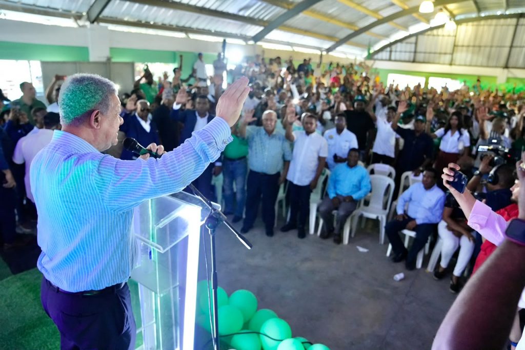 Leonel Fernández encauza juramentación en Elías Piña.