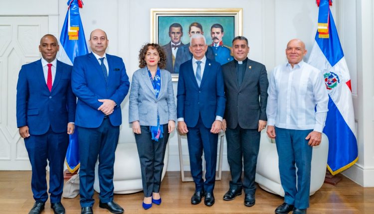 Visita de embajadora Lorea Arribalzaga al Senado.