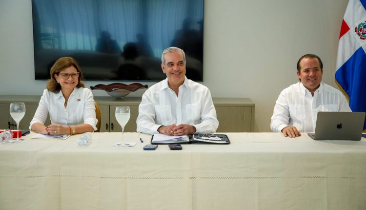 Vicepresidenta Raquel Peña, Luis Abinader y José Ignacio Paliza.