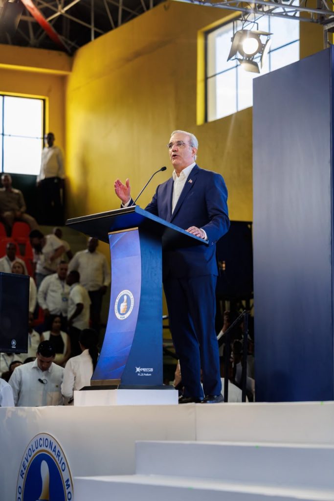 Luis Abinader cuando pronuncia discurso.