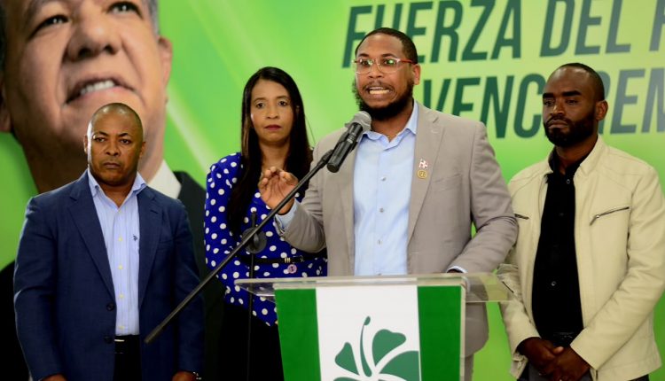 Erick Mejía Merán funge como vocero de Fuerza del Pueblo.