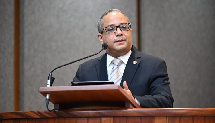 Napoleón Estévez, presidente del Tribunal Constitucional.