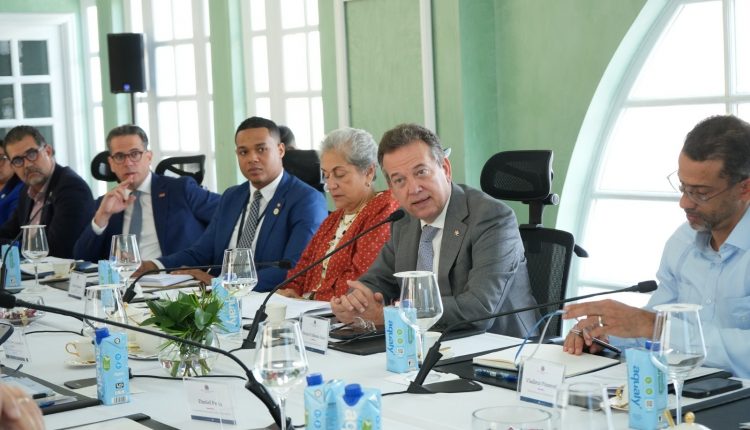Reunión de Ito Bisonó sobre puertos secos fronterizos.