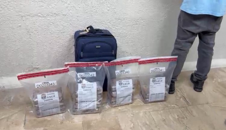 Un canadiense fue detenido en aeropuerto de Punta Cana con 14 paquetes de cocaína