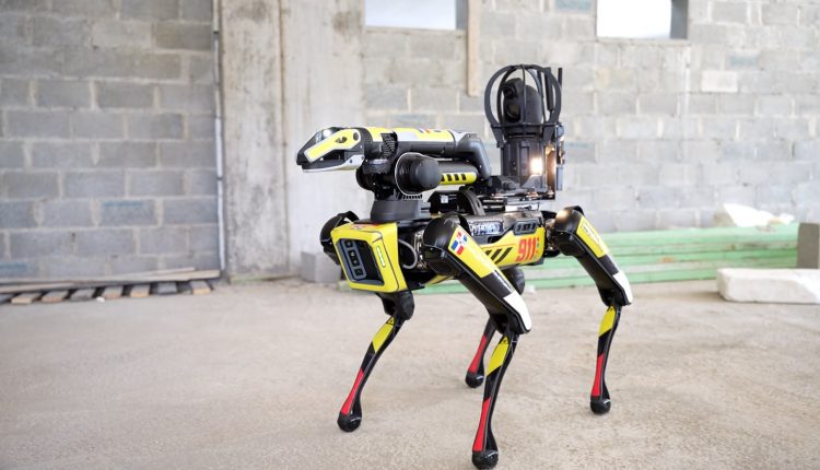 Robot presentado por el Sistema 911.