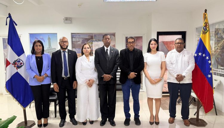 Autoridades consulares en territorio venezolano.