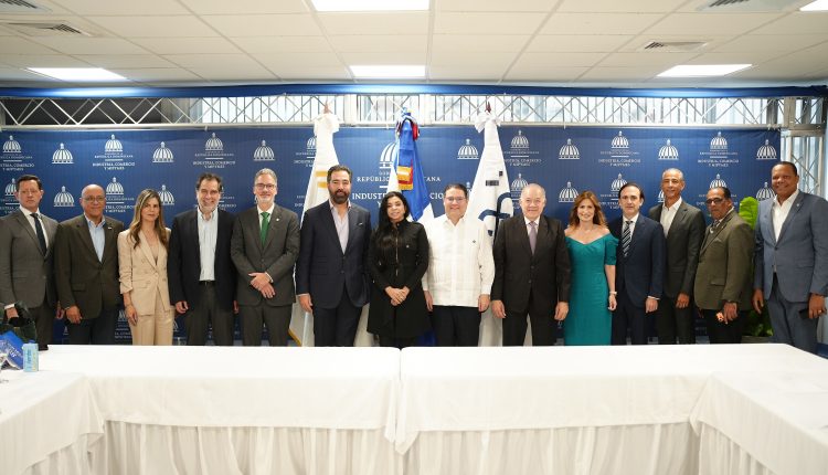 Miembros del Consejo de Prevención del Comercio Ilícito.