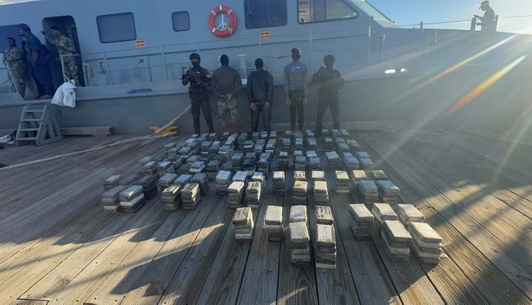 Detenidos con paquetes de cocaína en la provincia Peravia.