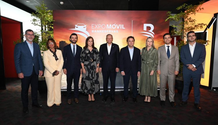Ejecutivos del Banco de Reservas en inauguración de la Expo Móvil 2026.