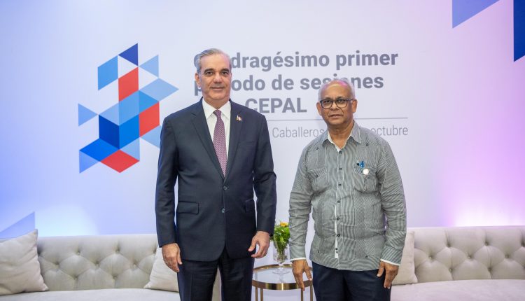 Luis Abinader y Albert Ramdin reunidos en Santiago.