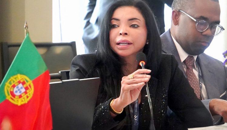 Yeni Berenice Reynoso en XXXIII Asamblea General Ordinaria AIAMP.
