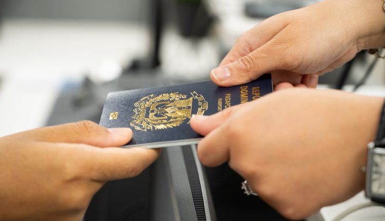 Entrega del nuevo pasaporte se intensifica en el exterior.