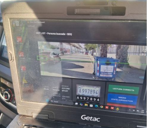 Vigilancia mediante la investigación de las placas de vehículos.