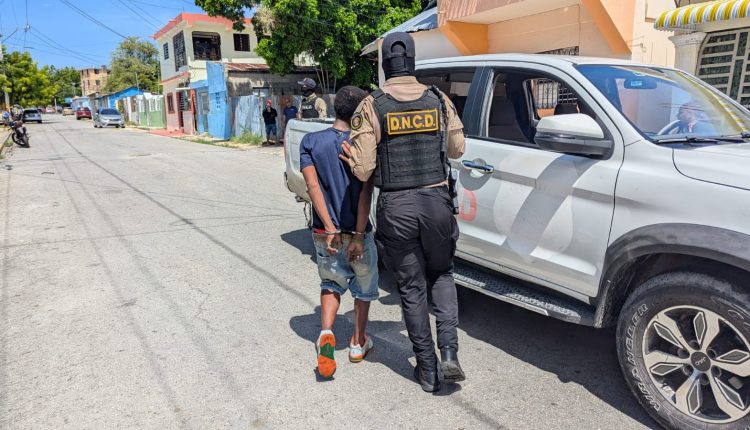 Uno de los detenidos en operativo de la DNCD.