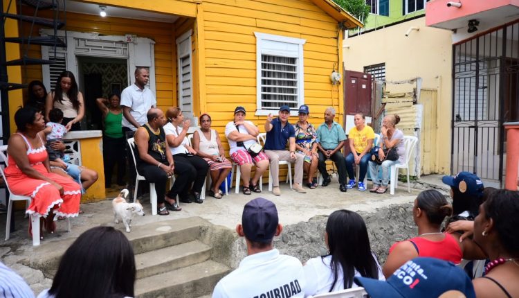 Abel Martínez sigue proselitismo por candidatura del PLD.