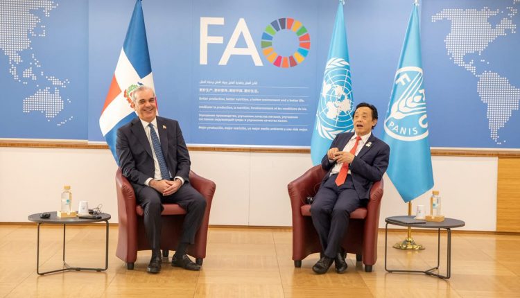 Luis Abinader y Qu Dongyu.