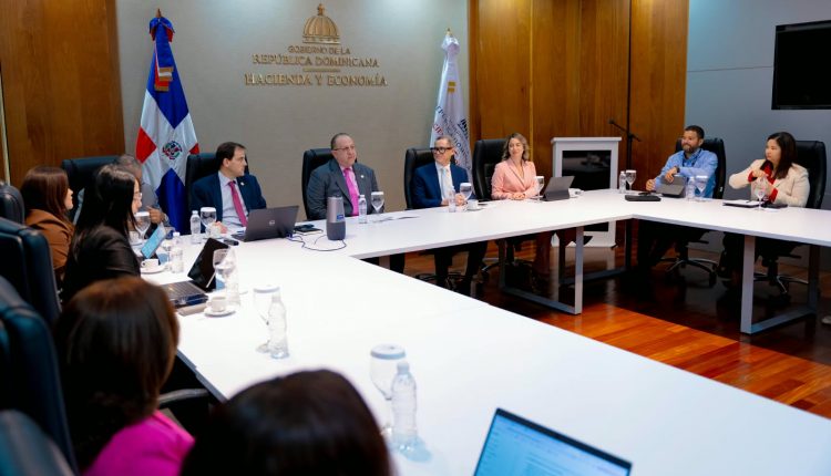 Reunión sobre la Política Nacional de Cuidados.