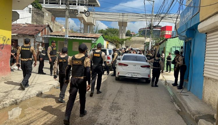 Operativo de la DNCD en Santiago.