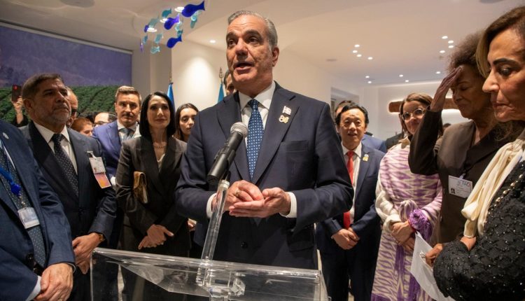 Abinader habla en stand en la FAO.