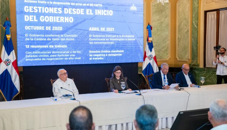 Raquel Peña encabeza anuncio sobre ayuda a productores de arroz.