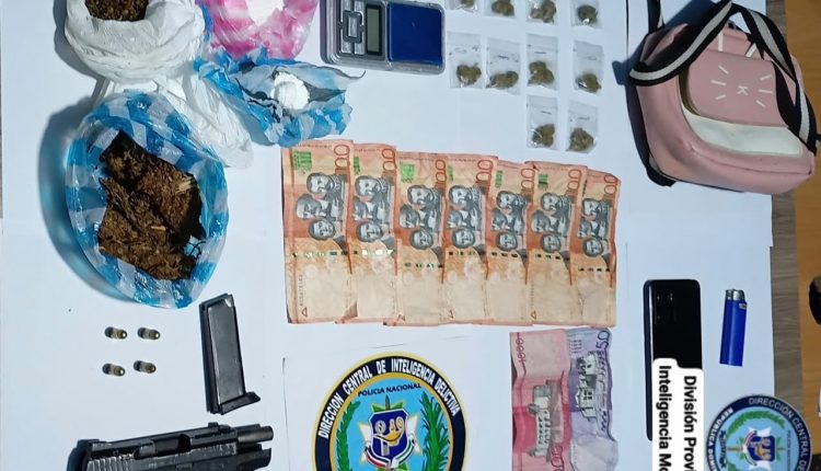 Objetos ocupados en allanamientos en Monte Plata.