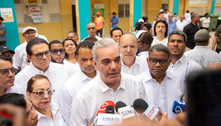 Ainader habla sobre la situación haitiana.